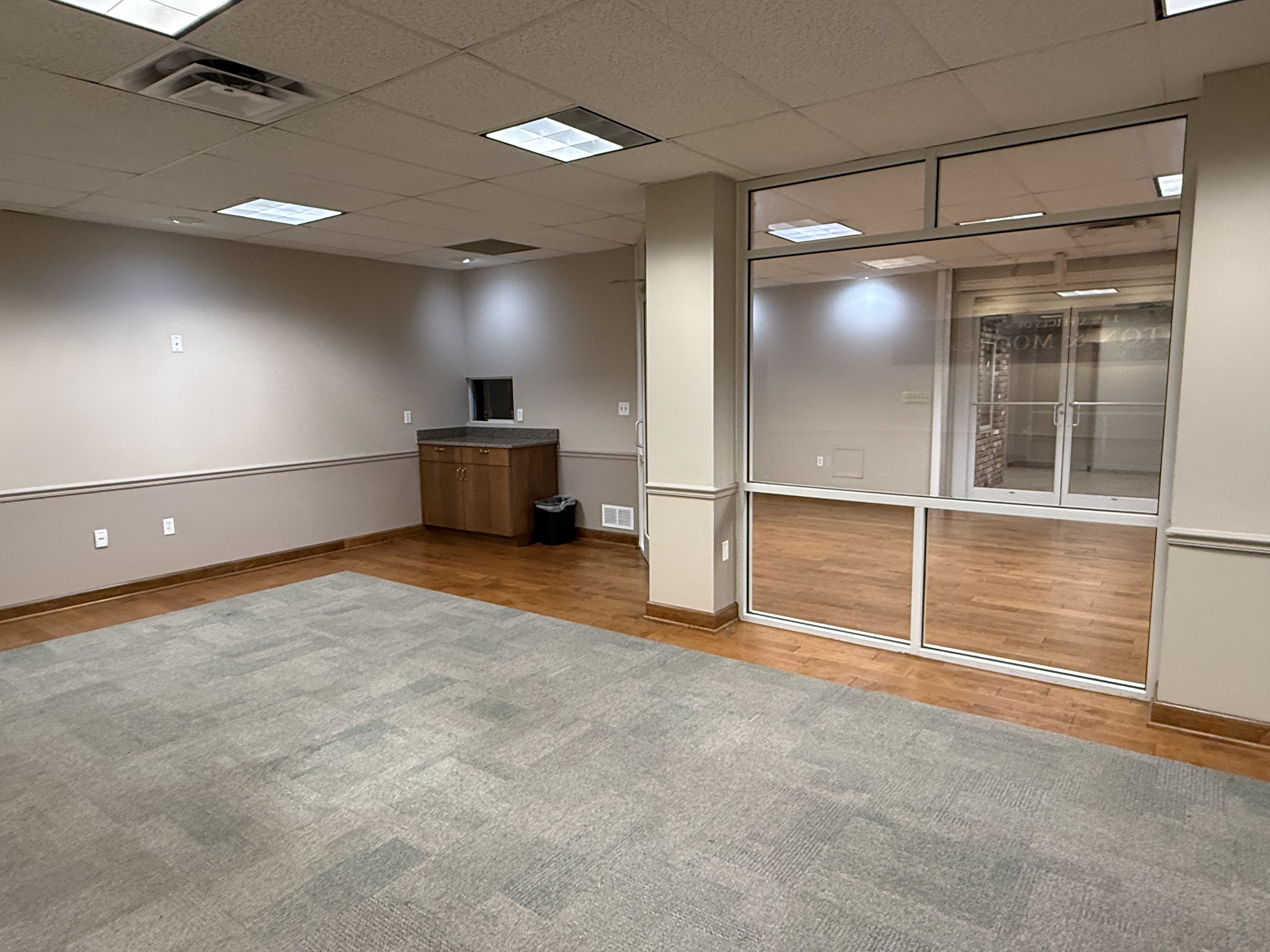 Flexible work area with interior glass in Suite 1200